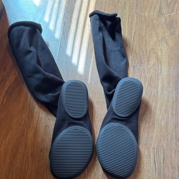 Black YZY pods 2023/24 - Picture 2 of 4